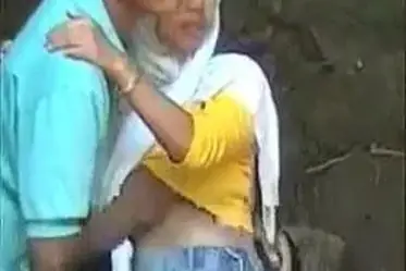 Ukhti Hijab Cantik Aksi Ngintip Ciuman Di Goa