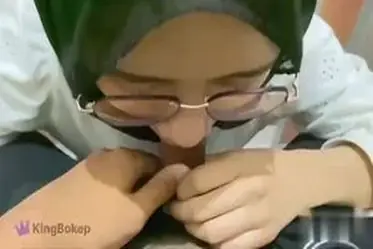 Ukthti Bella Demen Keluarin Peju di Jilbab